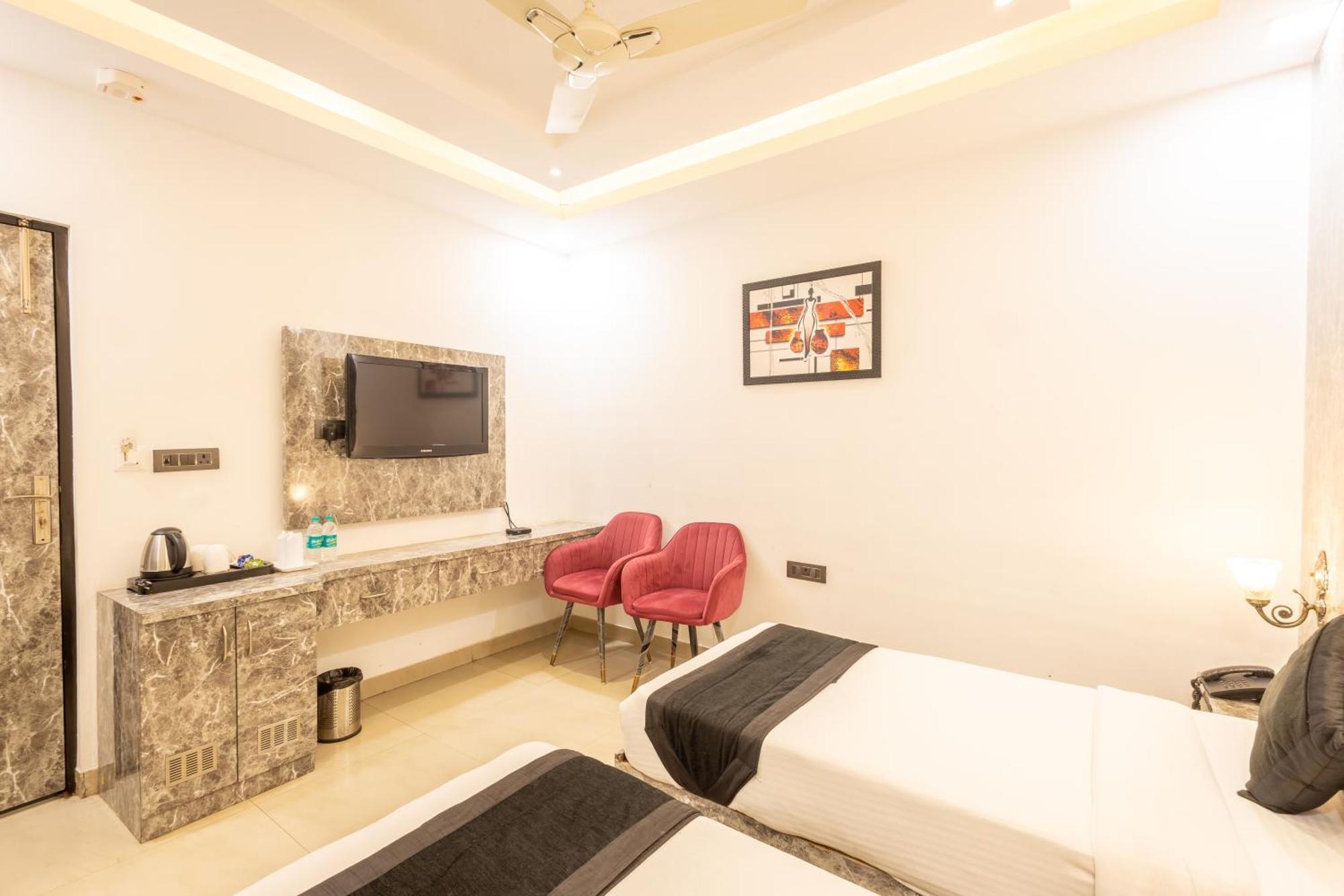 Hotel Cosmo Near Blk Hospital Karol Bagh 德里 外观 照片
